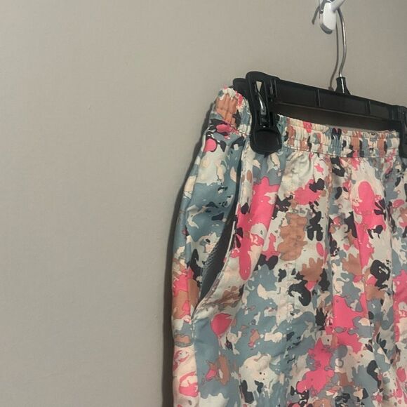 The North Face shorts  - Picture 5 of 6